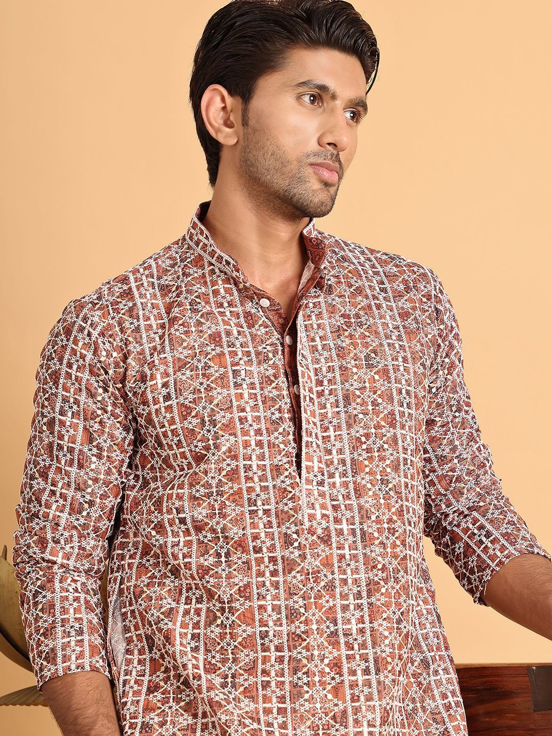 Jompers Men Geometric Embroidered Chikankari Kurta