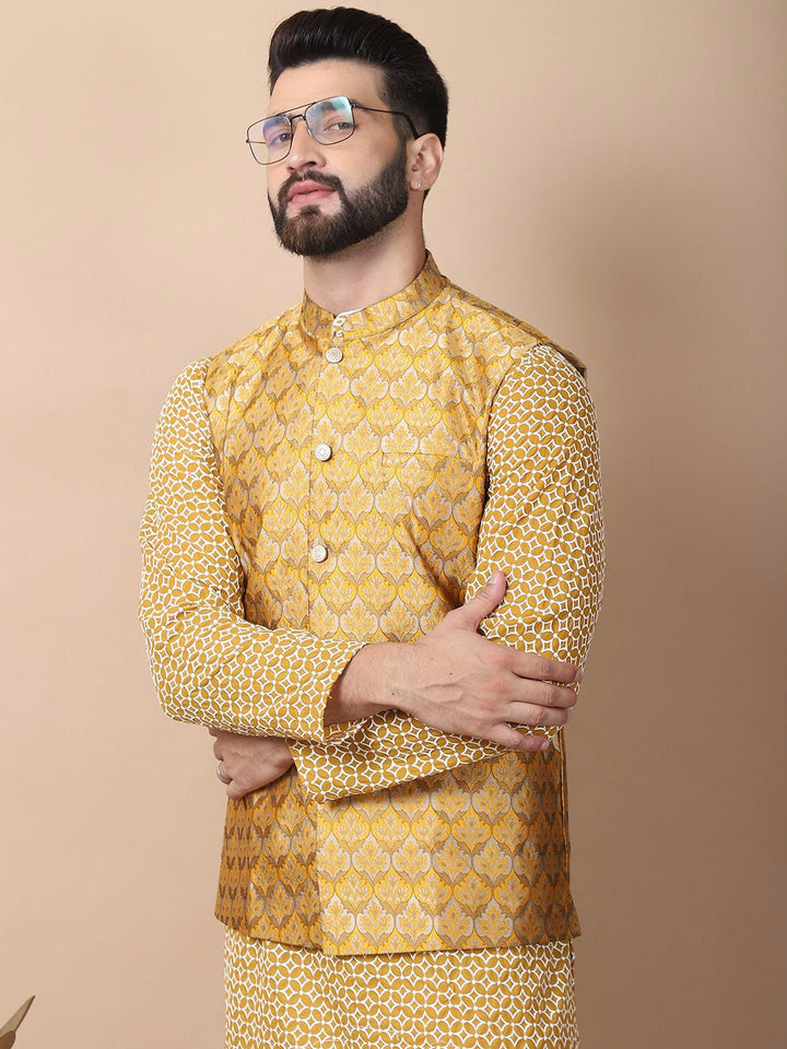 Kurta Kapas Tulen Bersulam Geometri Anouk Mustard Kuning dengan Jaket Churidar & Nehru