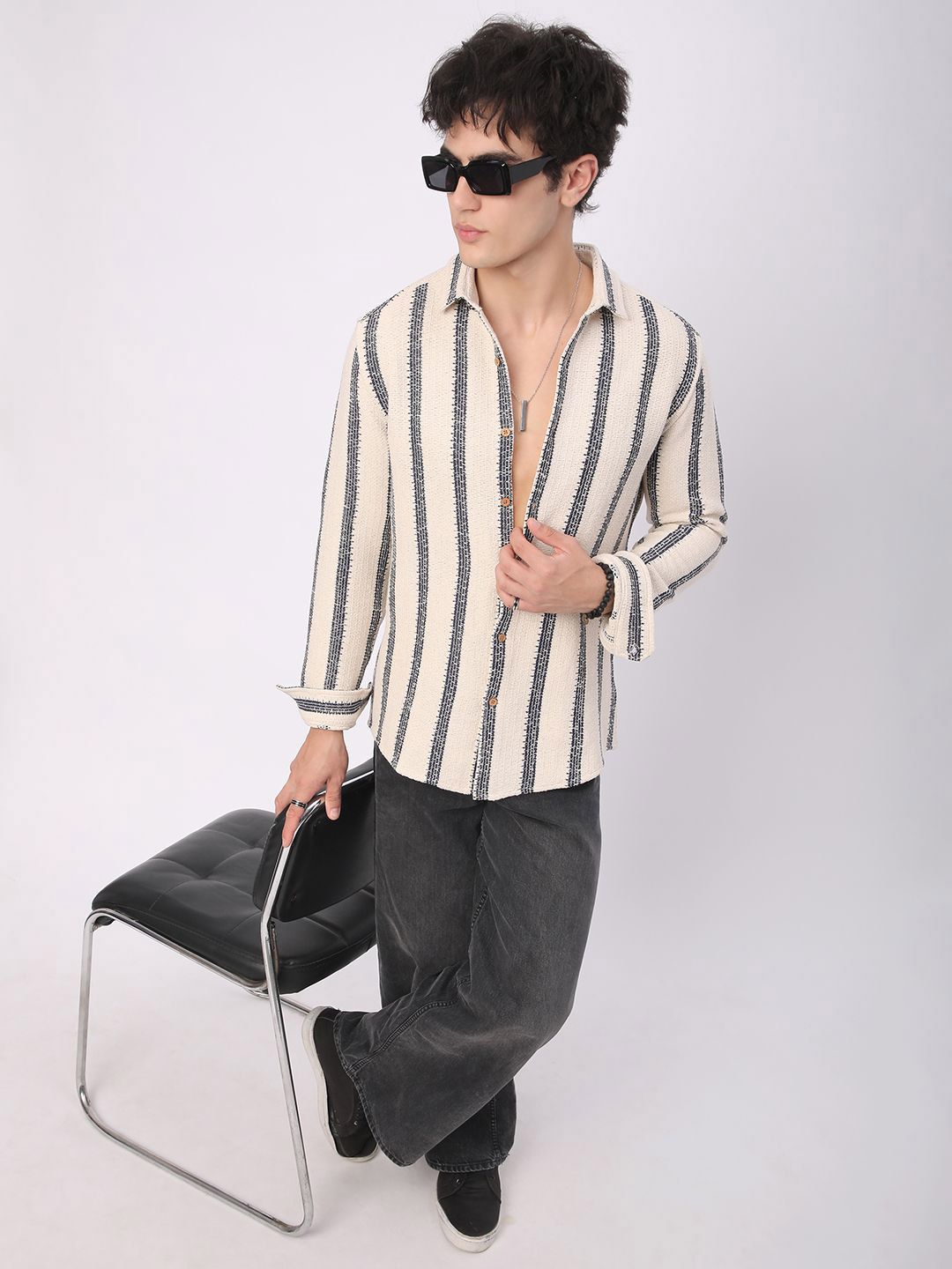 VASTRADO Men Classic Slim Fit Cutaway Collar Vertical Striped Cotton Casual Shirt