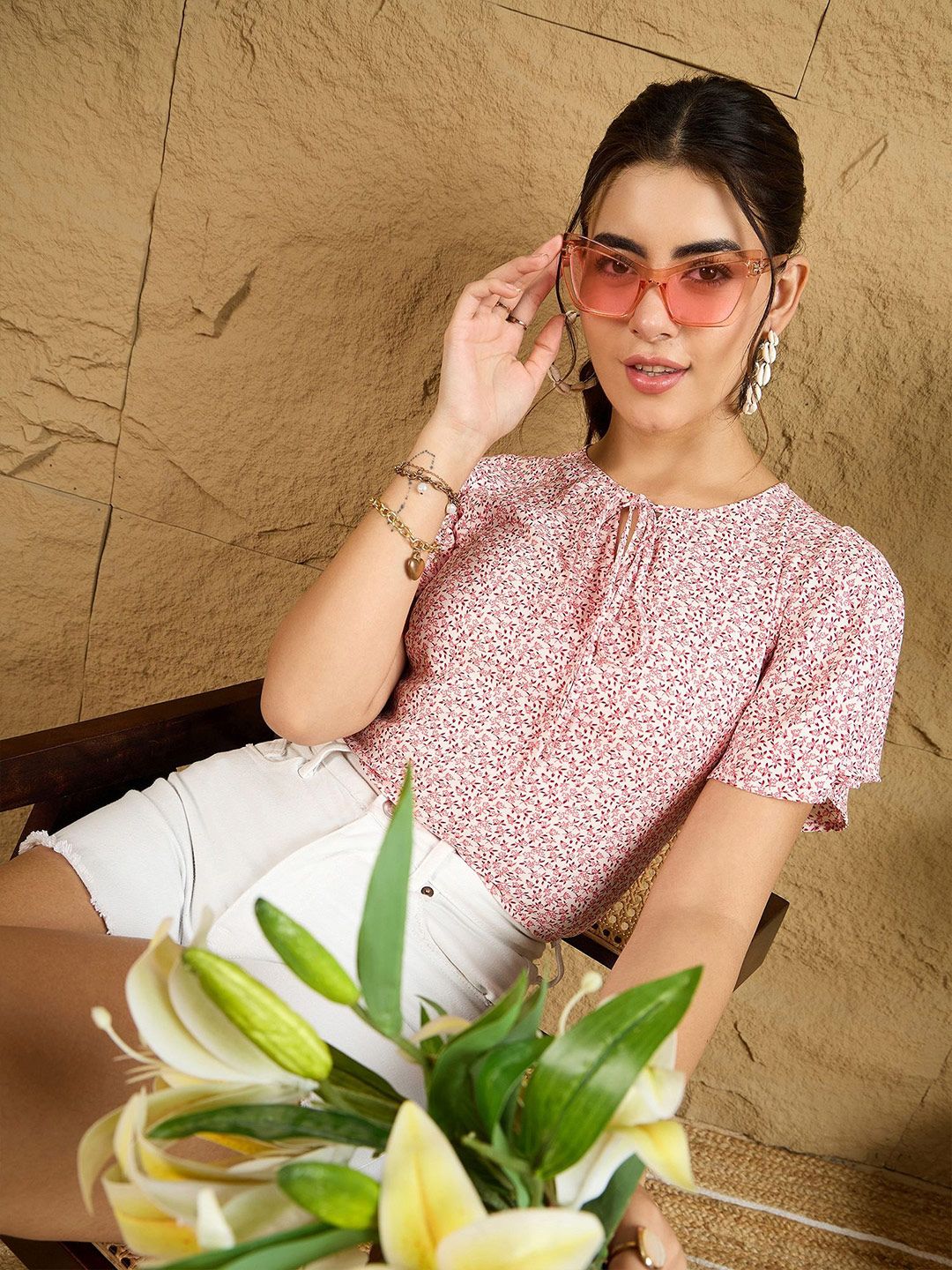 Berrylush Women Floral Printed Tie-Up Neck Top