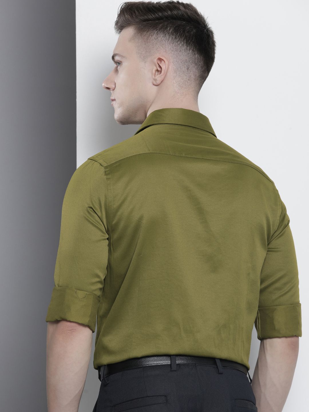 The Indian Garage Co. X Luxe Men Solid Slim Fit Opaque Formal Shirt