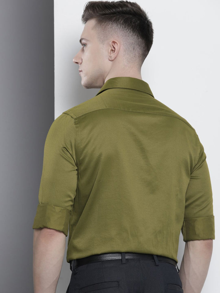 The Indian Garage Co. X Luxe Men Solid Slim Fit Opaque Formal Shirt