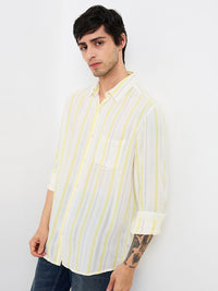 SPYKAR Men Relaxed Fit Spread Collar Vertical Striped Casual Shirt