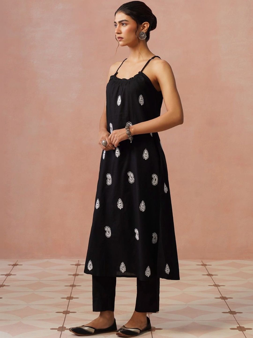 Rumah Wanita Chikankari Kurta Sulam Benang Paisley