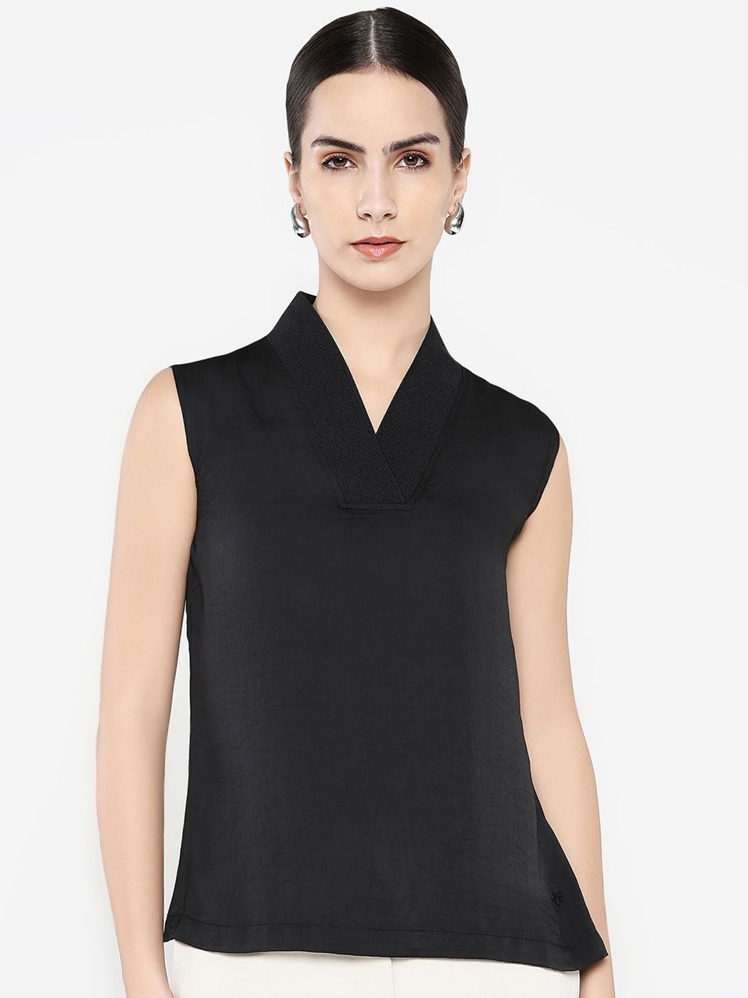Rareism Women Solid V-Neck Top