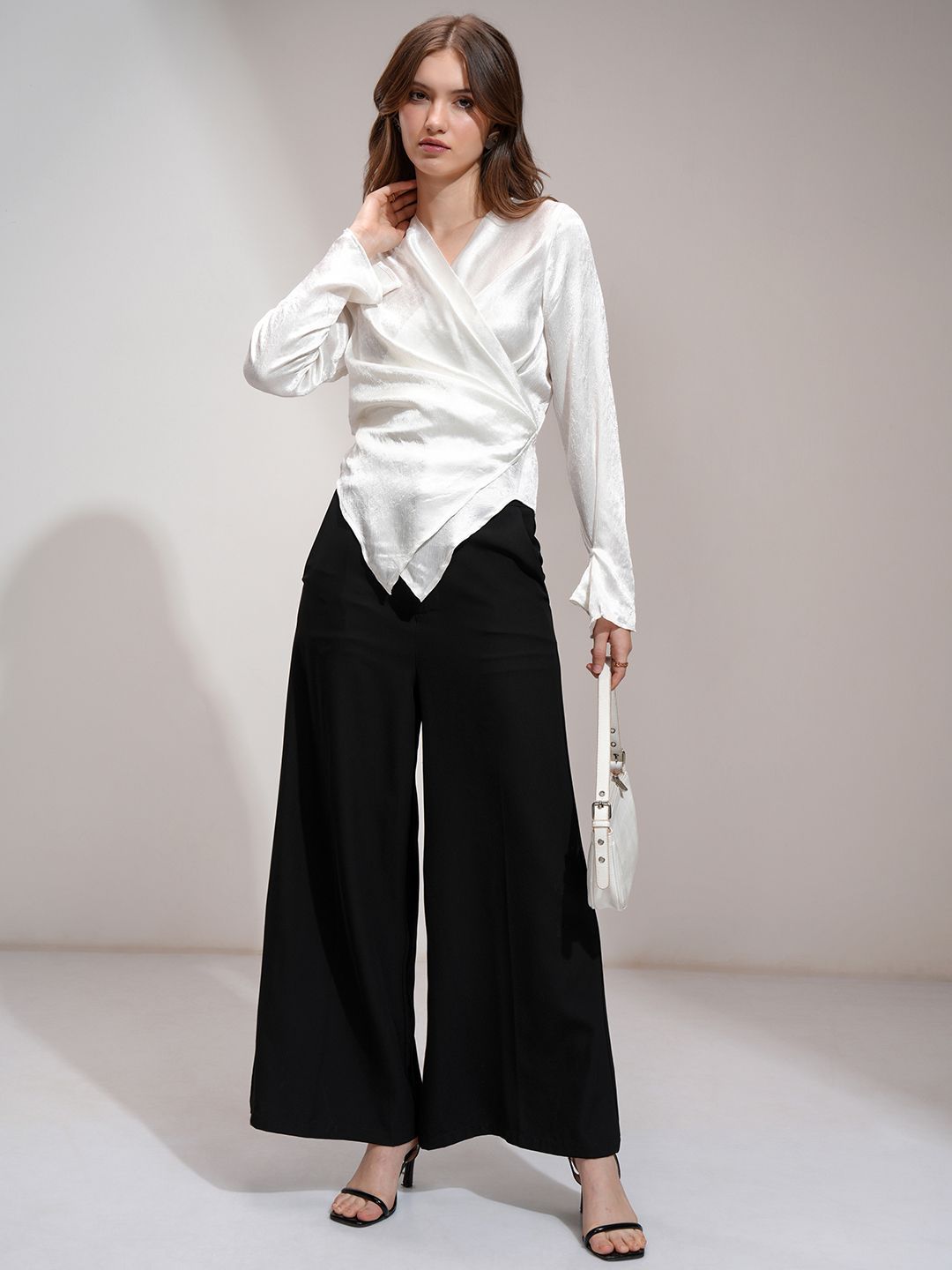 ESPYR By Tokyo Talkies Women Solid Ruched Top
