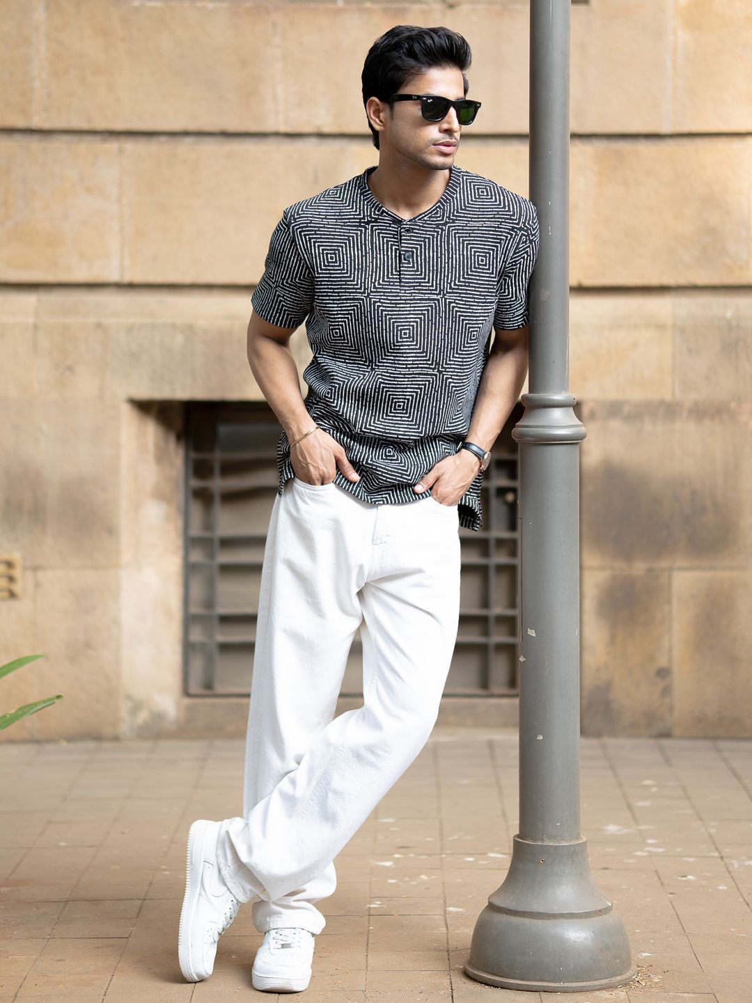 Powerlook Men Black & White Maze Printed Henley Neck T-shirt