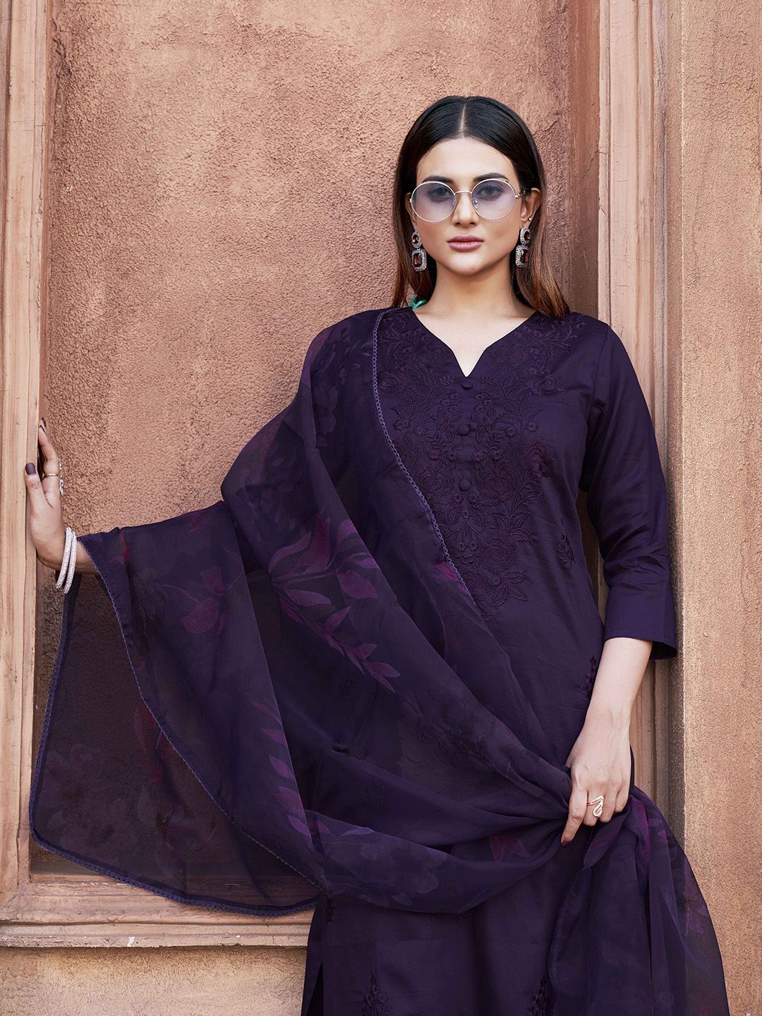 Tikhi Imli Women Floral Embroidered Regular Thread Work Kurta with Trousers & With Dupatta