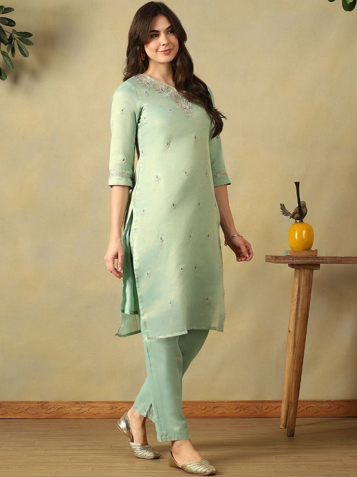 Mamicha Women Ethnic Motifs Embroidered Regular Thread Work Kurta with Trousers