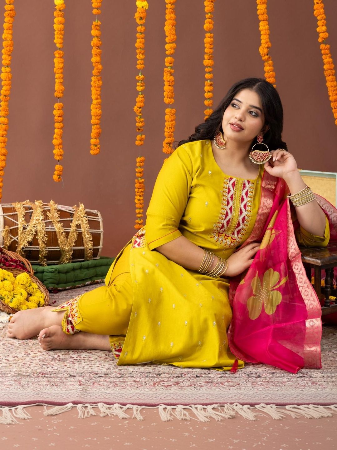 Mamicha Floral Regular Kurta & Trousers With Dupatta