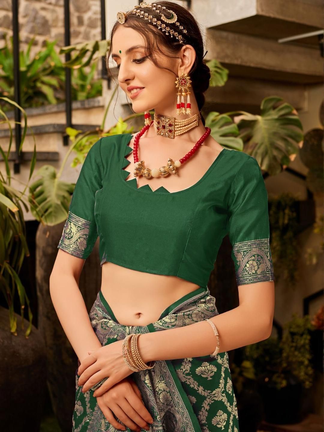 KALINI Woven Design Silk Blend Banarasi Saree