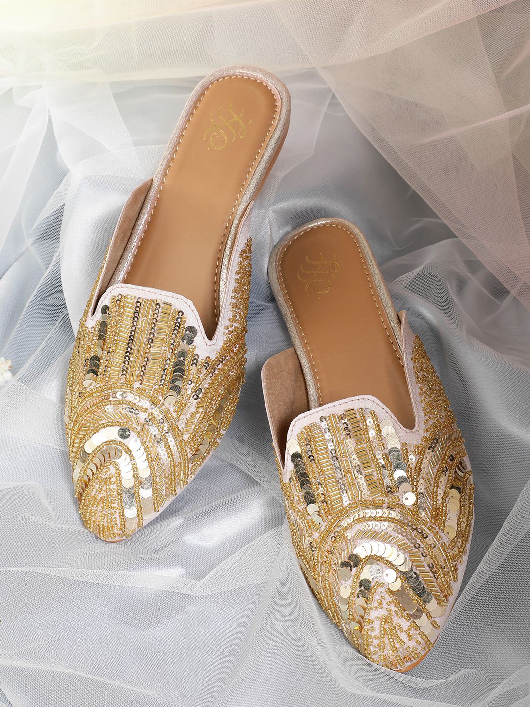 House of Pataudi Women Embellished Ethnic Mules