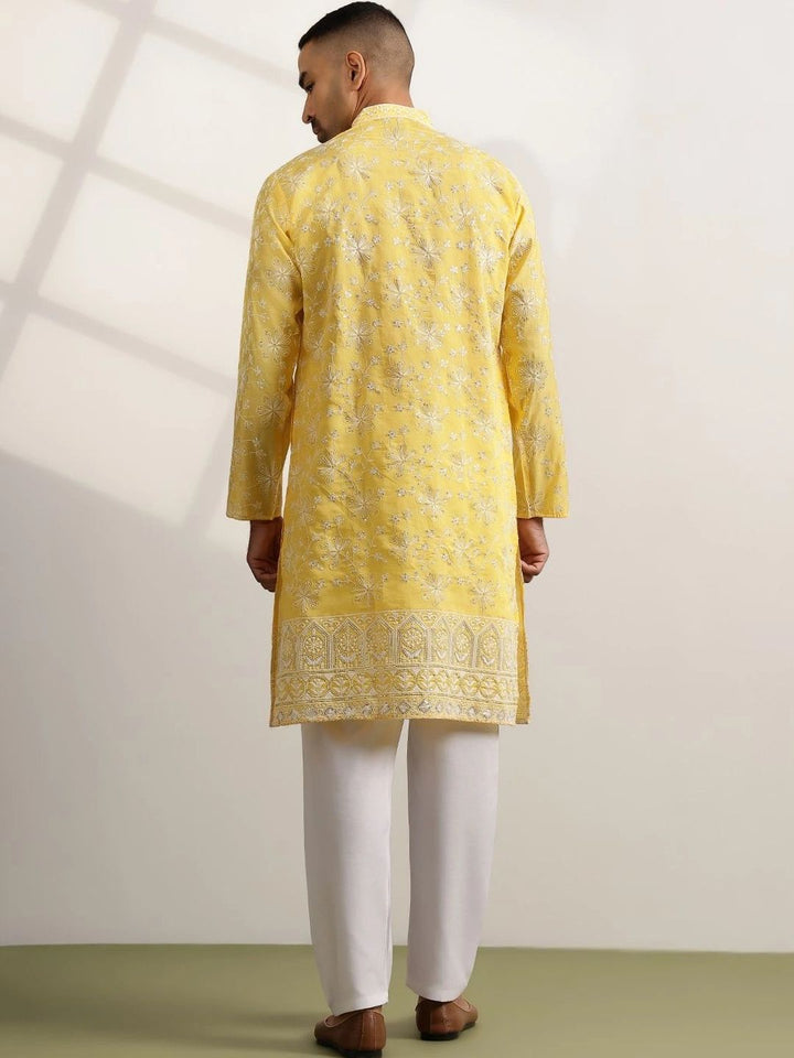 SOJANYA Men Embroidered Thread Work Kurta