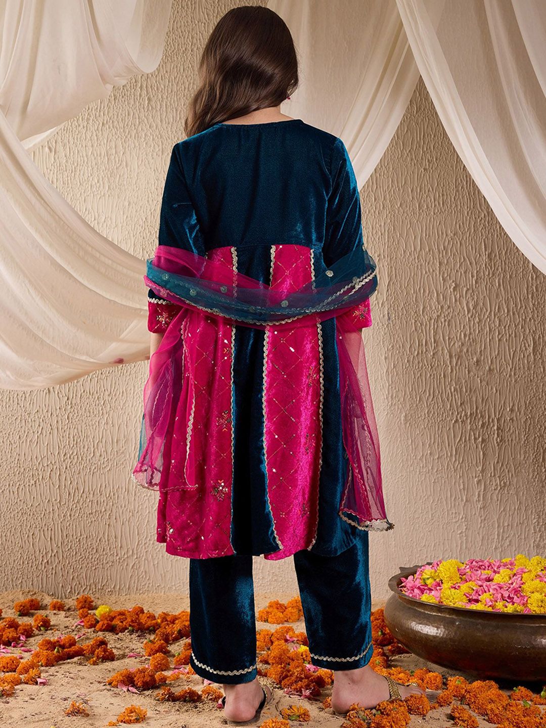 pspeaches Girls Colourblocked Sequinned Panelled Velvet Kurta with Trousers & Dupatta