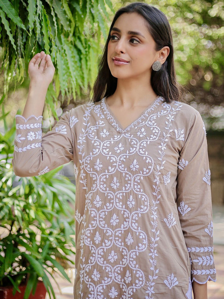 HOUSE OF KARI Floral Embroidered Cotton Chikankari Kurta