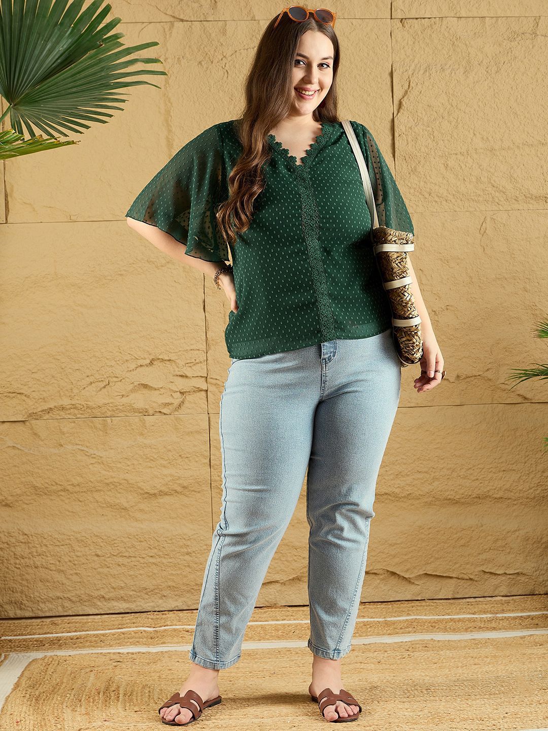 Berrylush Curve Women Abstract Printed V-Neck Top