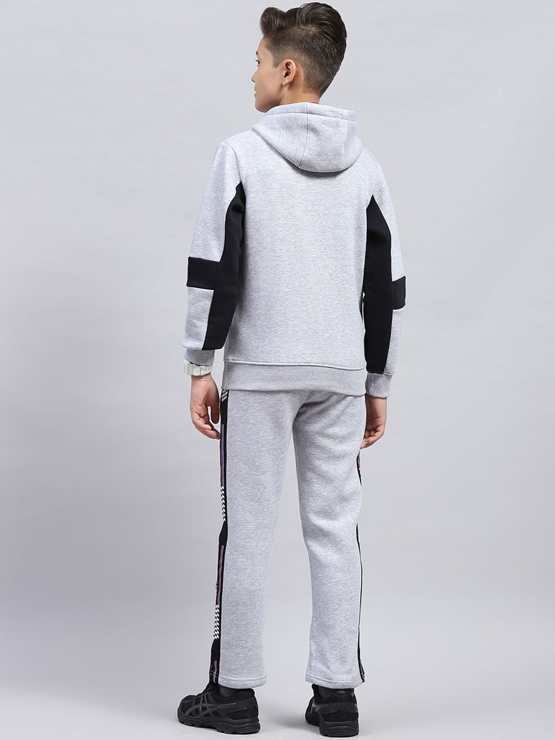 Monte Carlo Boys Dicetak Lengan Panjang Lengan Panjang Bertindak Dengan Seluar