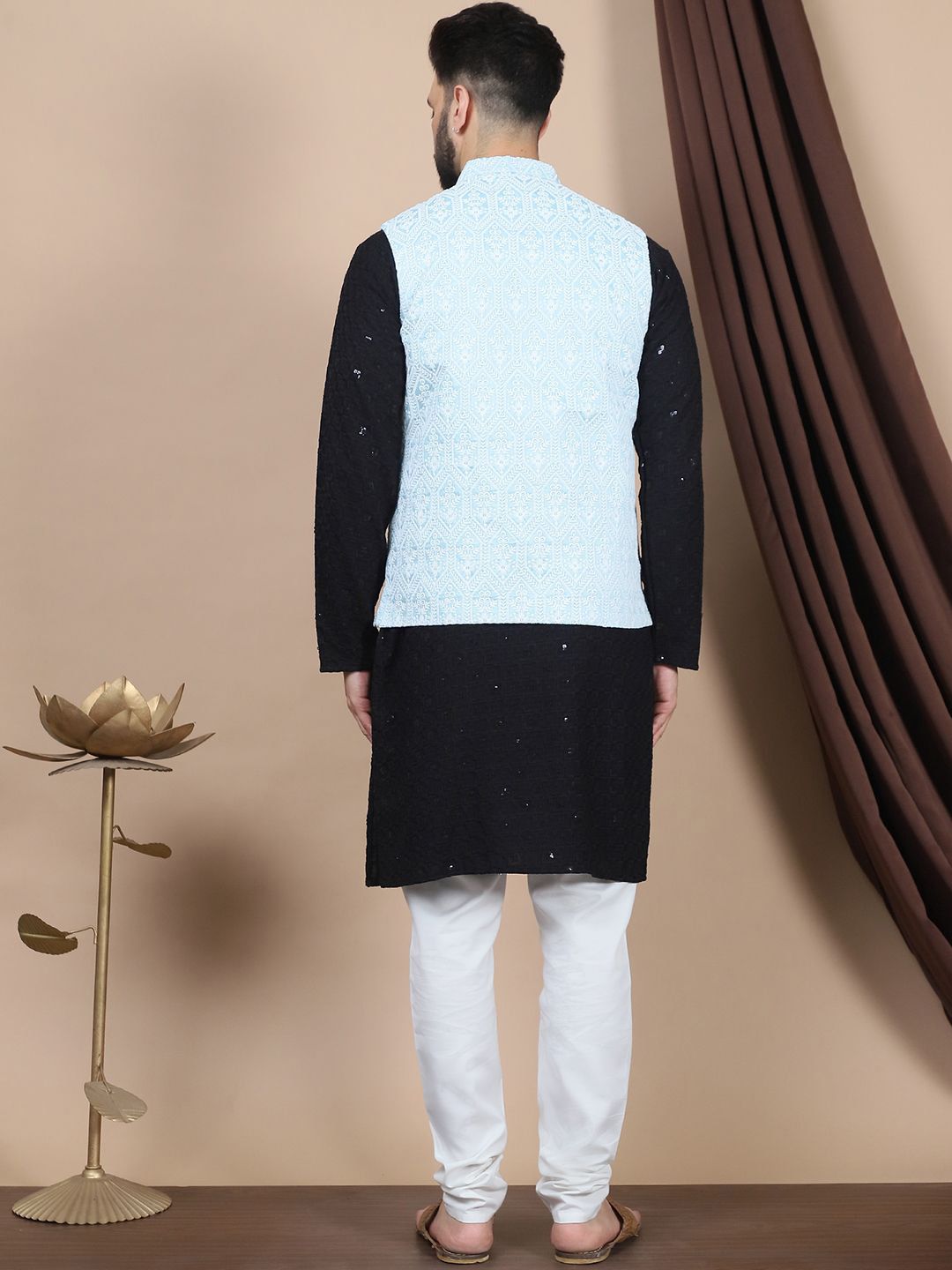 Anouk Black Floral Sulam Labuci Kapas Lurus Kurta & Jaket Churidar & Nehru