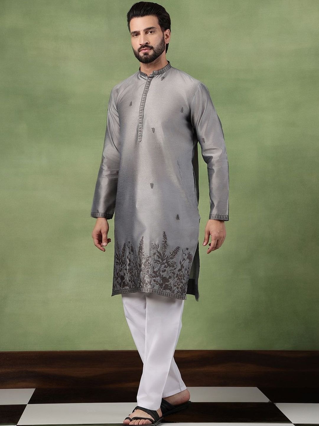 SOJANYA Men Floral Embroidered Thread Work Kurta