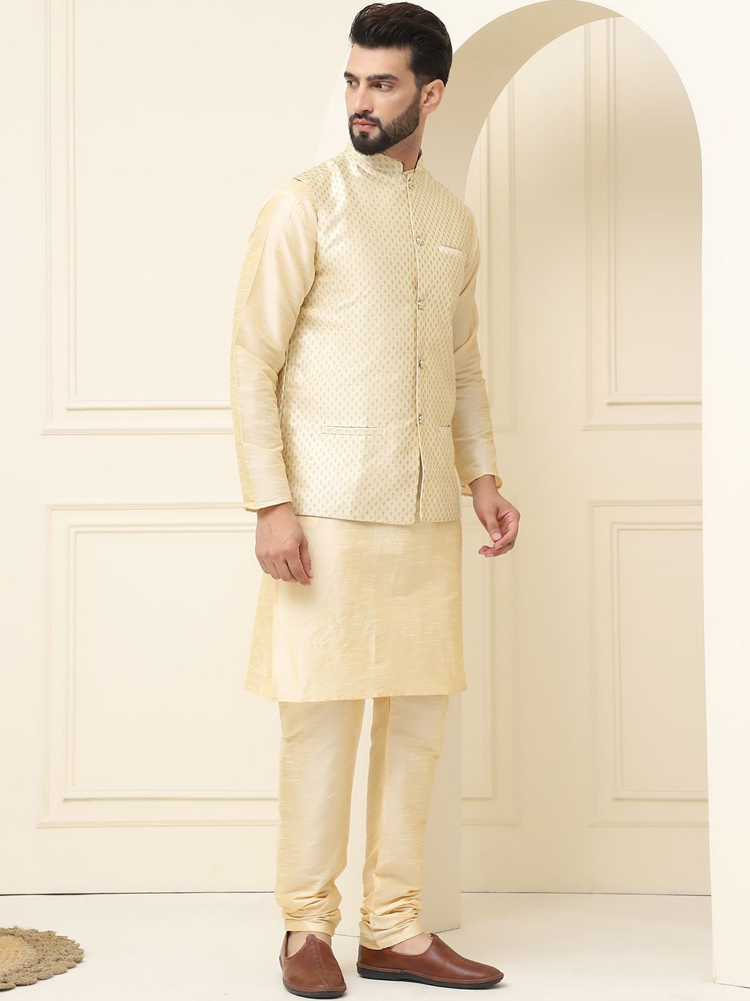 SOJANYA Kurta Kapas Sutera Kolar Mandarin Dengan Jaket Nehru Rekaan Churidar & Tenunan