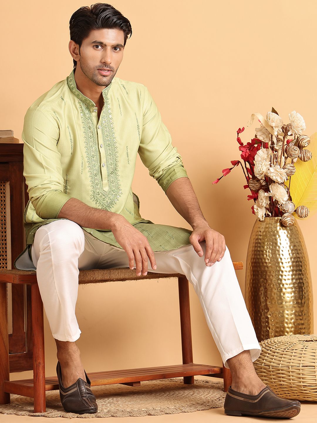 Jompers Men Ethnic Motifs Embroidered Regular Sequinned Kurta with Pyjamas