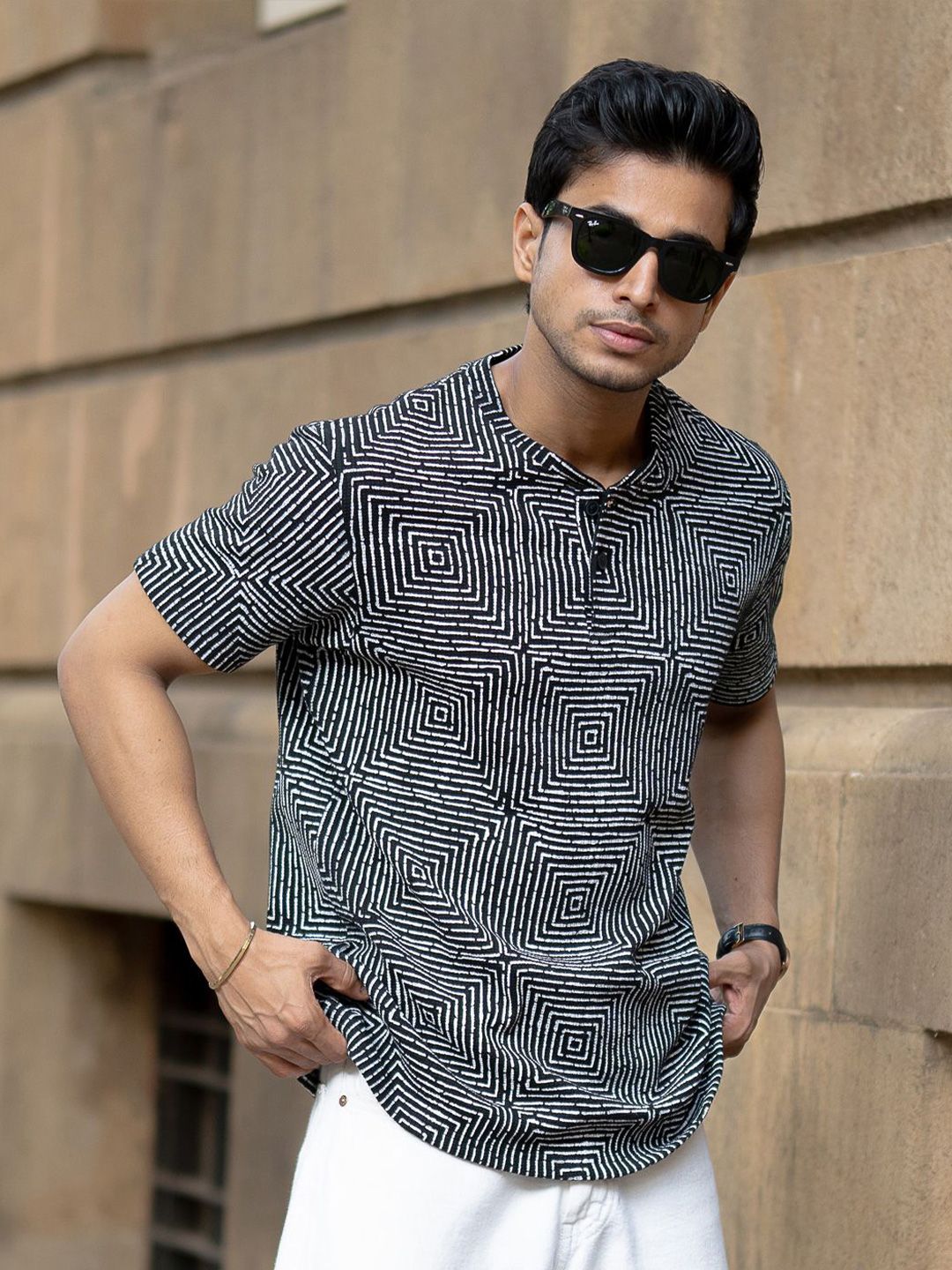 Powerlook Men Black & White Maze Printed Henley Neck T-shirt