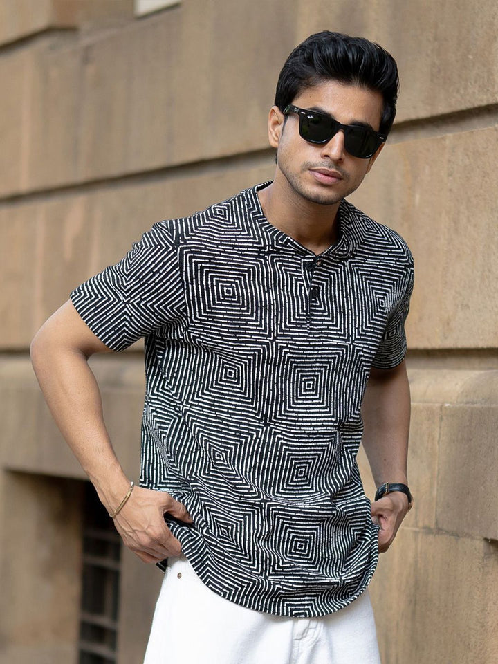 Powerlook Men Black & White Maze Printed Henley Neck T-shirt