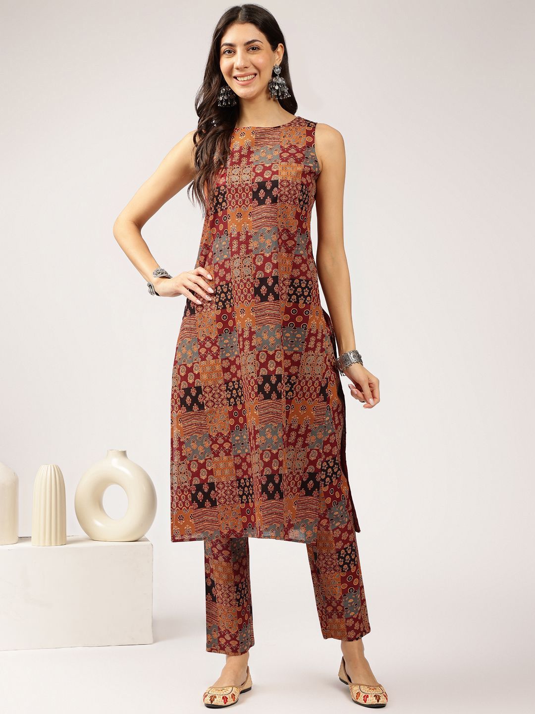 Anouk Ethnic Floral Printed Round Neck Sleeveless Side Slits Kurta with Trouser