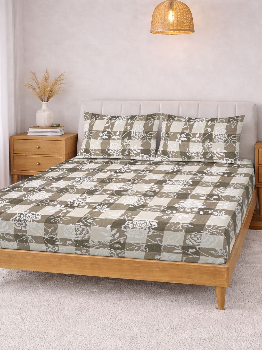 KLOTTHE Beige Floral Printed 300 TC King  Bedsheets