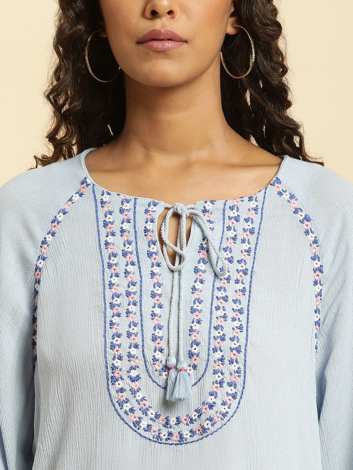 W Tie-Up Neck Top