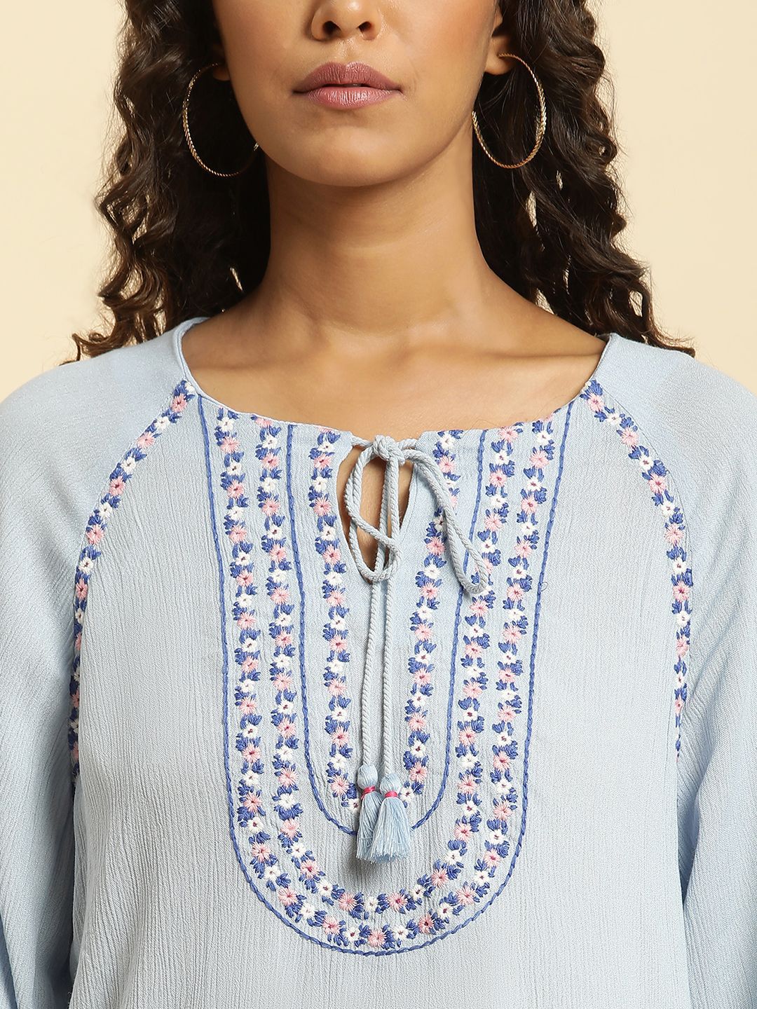 W Tie-Up Neck Top