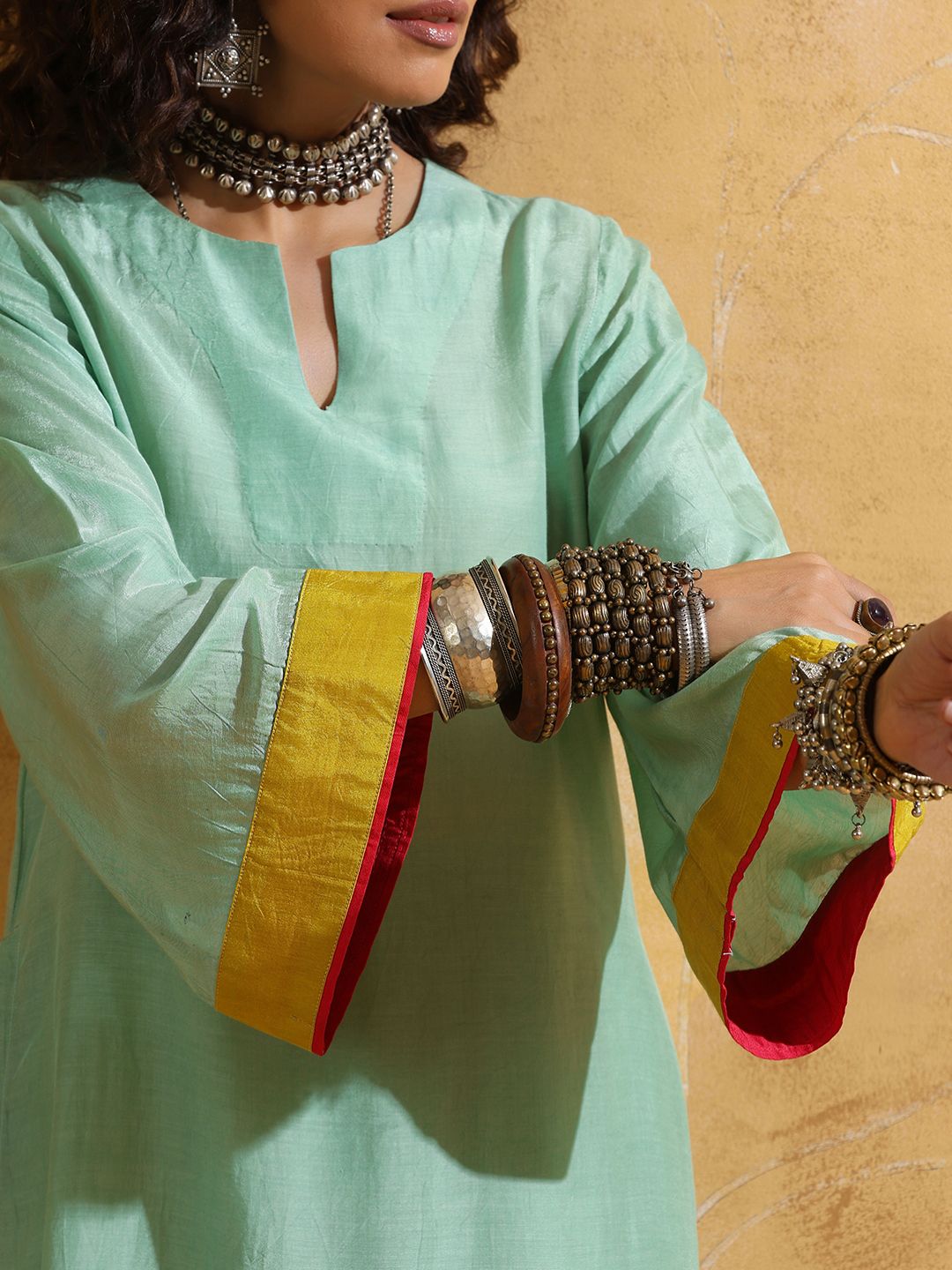 trueBrowns Women Mint Green Muslin Silk High-Slit Kurta Pant Set