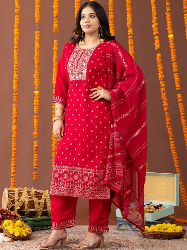 Mamicha Floral Printed Regular Kurta & Trousers With Dupatta
