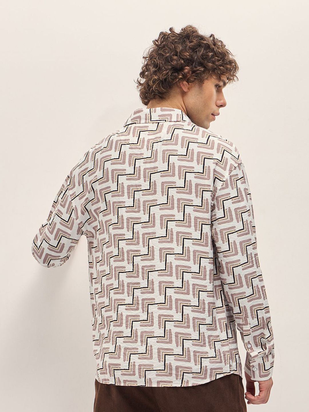 THE BEAR HOUSE Men Spread Collar Geometric Printed Relaxed Fit Casual Shirt