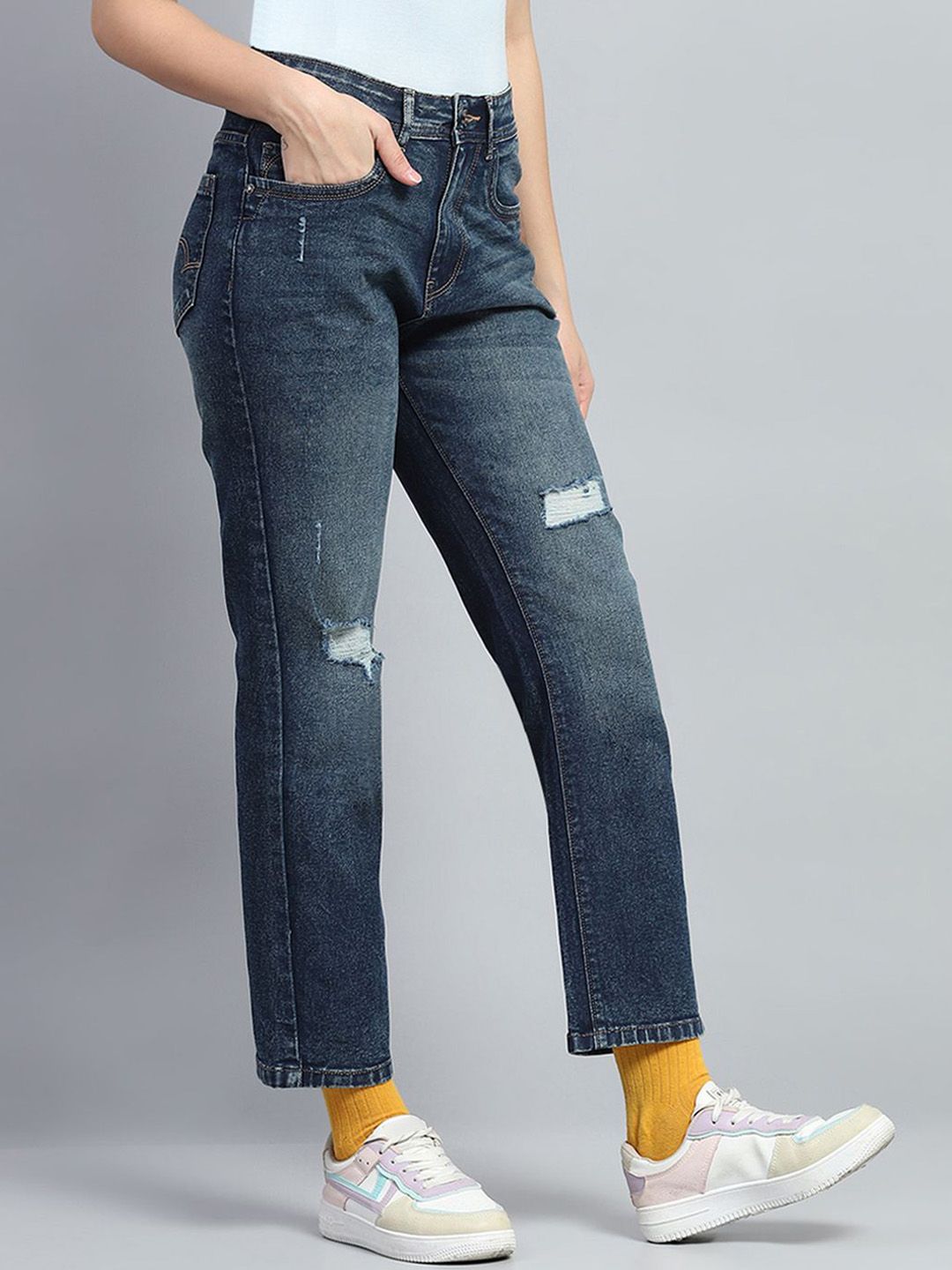 Monte Carlo Women Cotton Straight Fit Mildly Distressed Heavy Fade Jeans