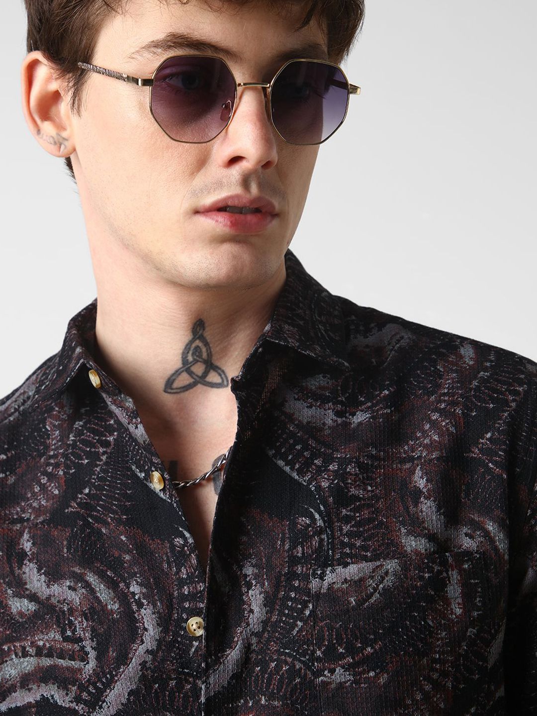 VASTRADO Men Classic Slim Fit Floral Opaque Printed Casual Shirt