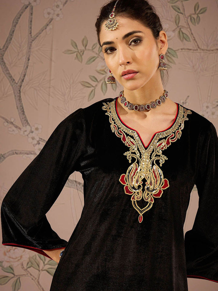 Shae by SASSAFRAS Quirky Embroidered Round Neck Three-Quarter Sleeves Regular Velvet Kurta