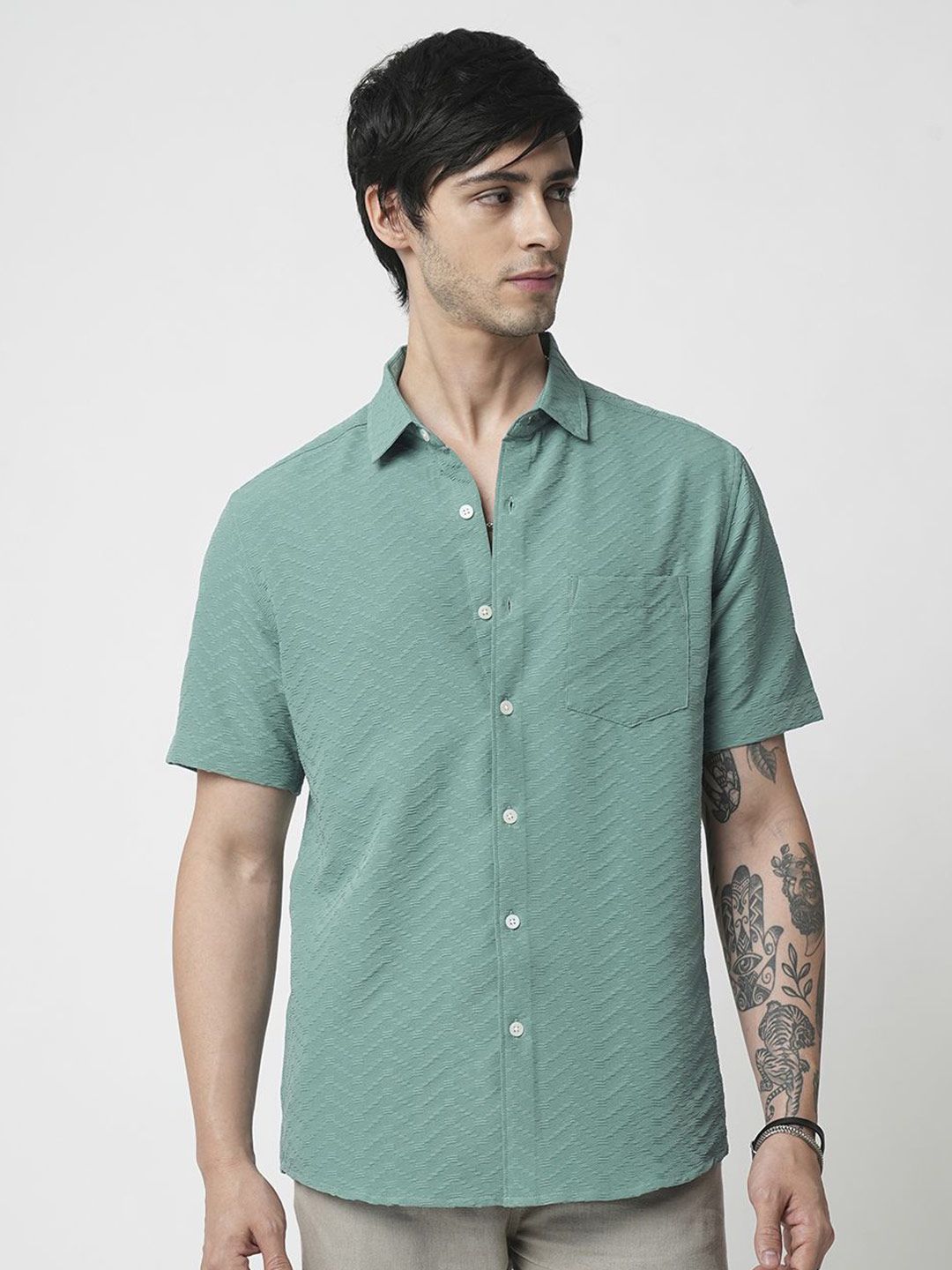 VASTRADO Men Classic Spread Collar Solid Slim Fit Casual Shirt