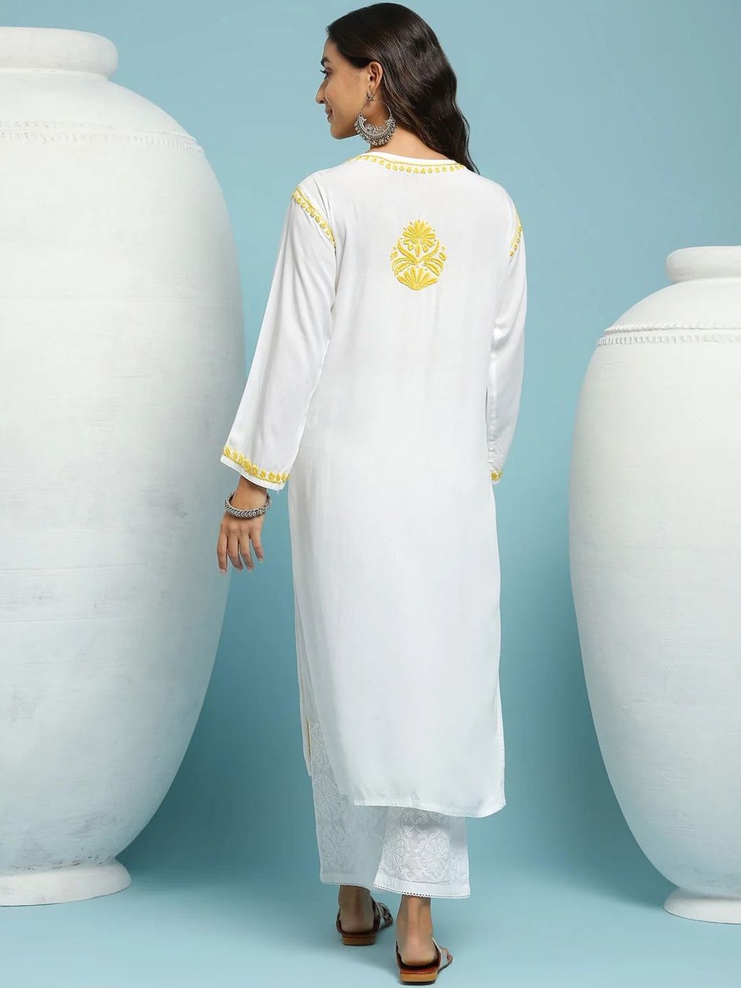 House of Chikankari Solid White Floral Embroidered Cotton Kurta