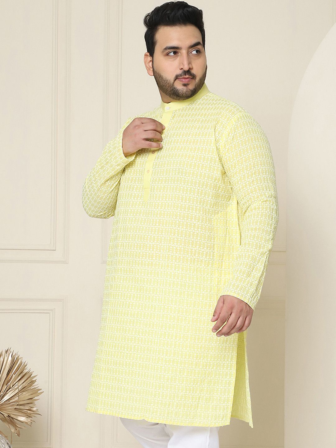 SOJANYA PLUS Floral Embroidered Band Collar Thread Collar Straight Kurta