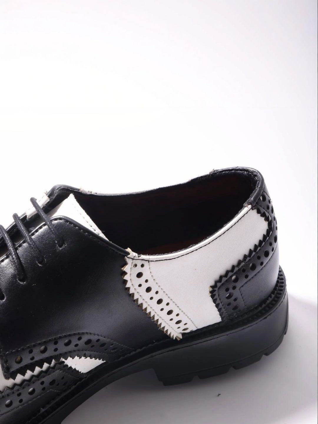 MONKSTORY Black & White Atelier 1900 Wingtip Bicolor Lace-Ups Brogues