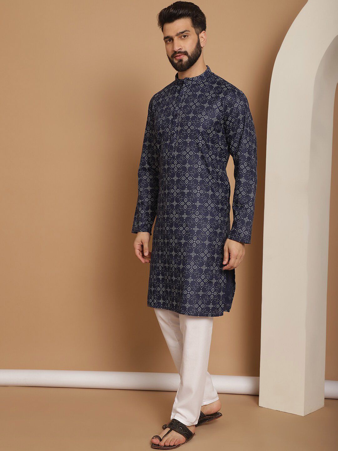 Motif Etnik Kolar Jalur Anouk Bercetak Kurta Biasa dengan Churidar