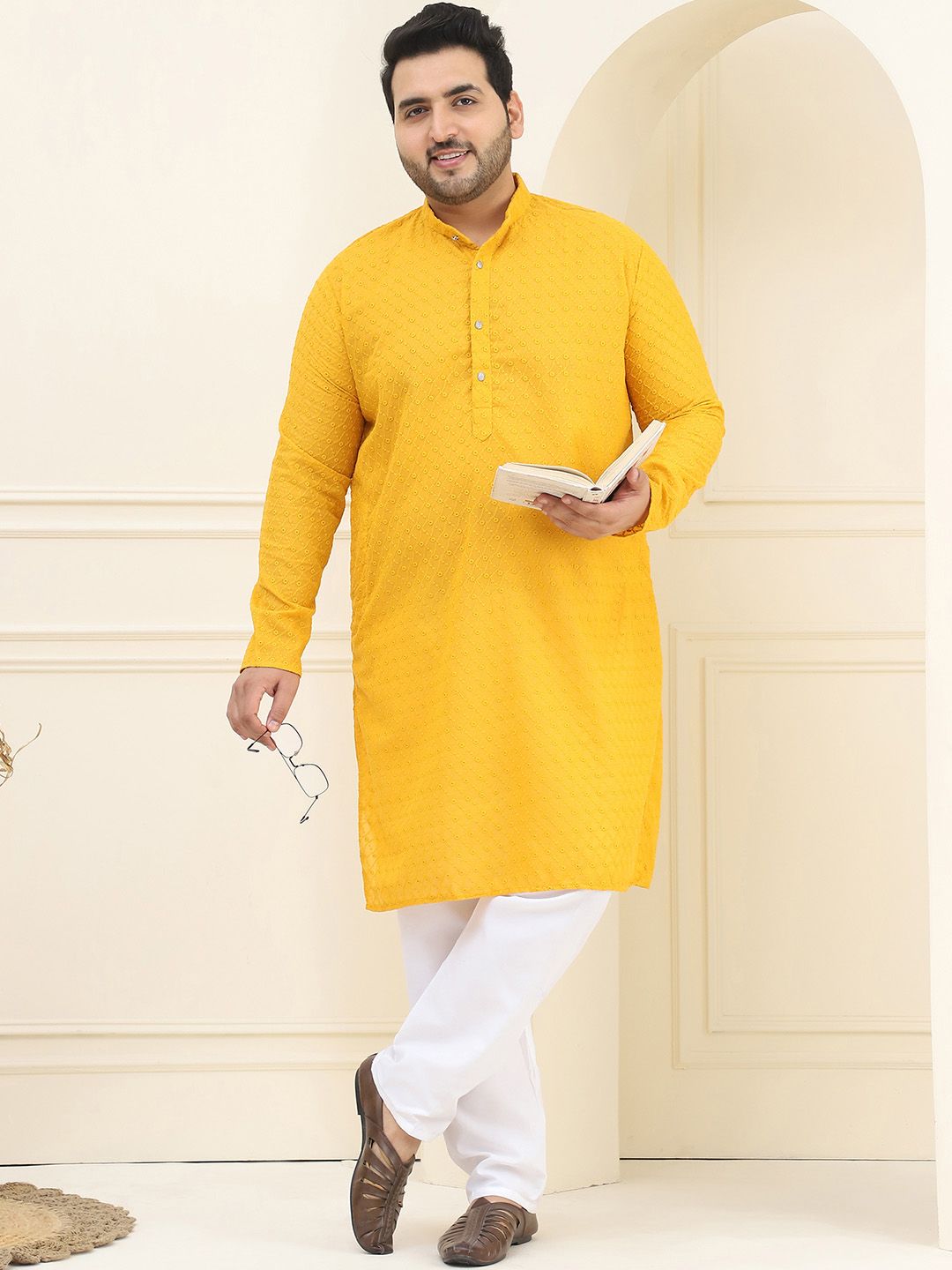 SOJANYA PLUS Floral Embroidered Mandarin Collar Pure Cotton Straight Kurta