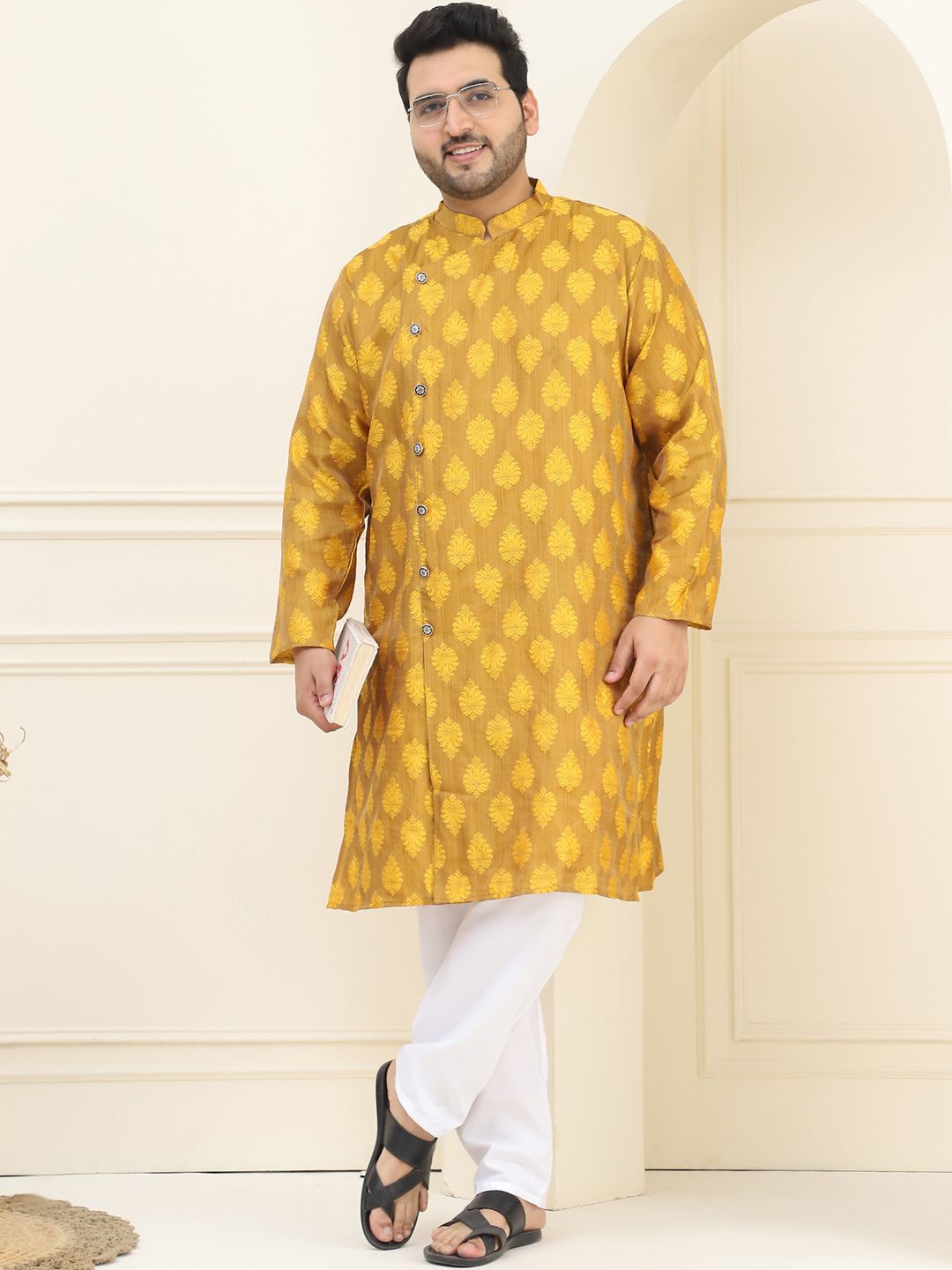 SOJANYA PLUS Plus Size Ethnic Motifs Thread Work Straight Kurta with Pyjamas