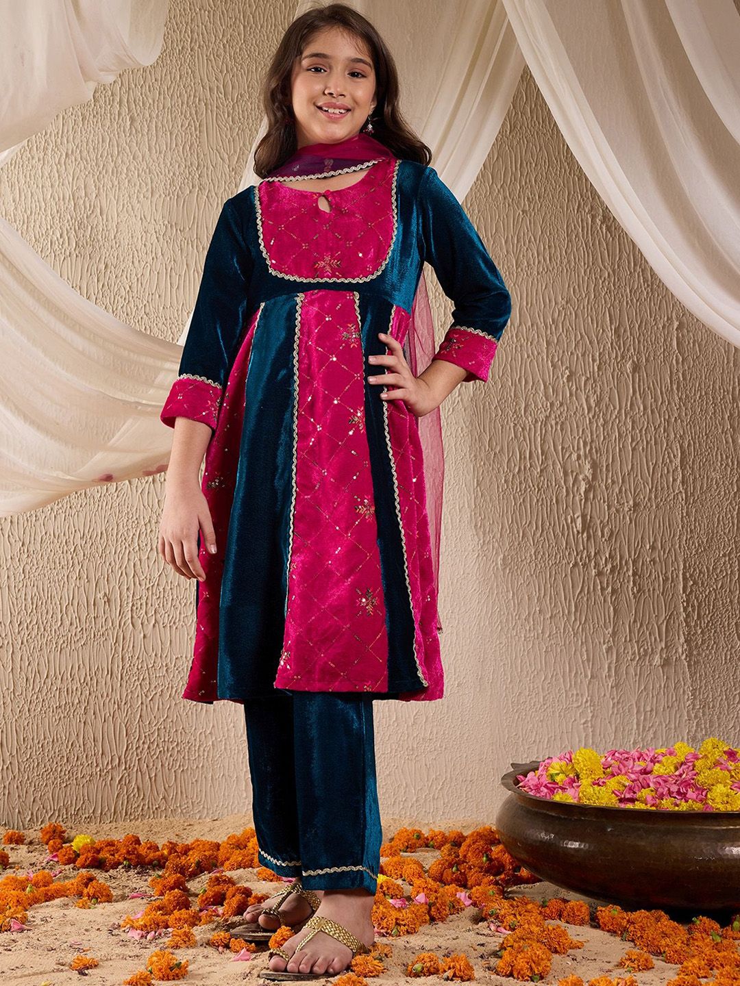 pspeaches Girls Colourblocked Sequinned Panelled Velvet Kurta with Trousers & Dupatta