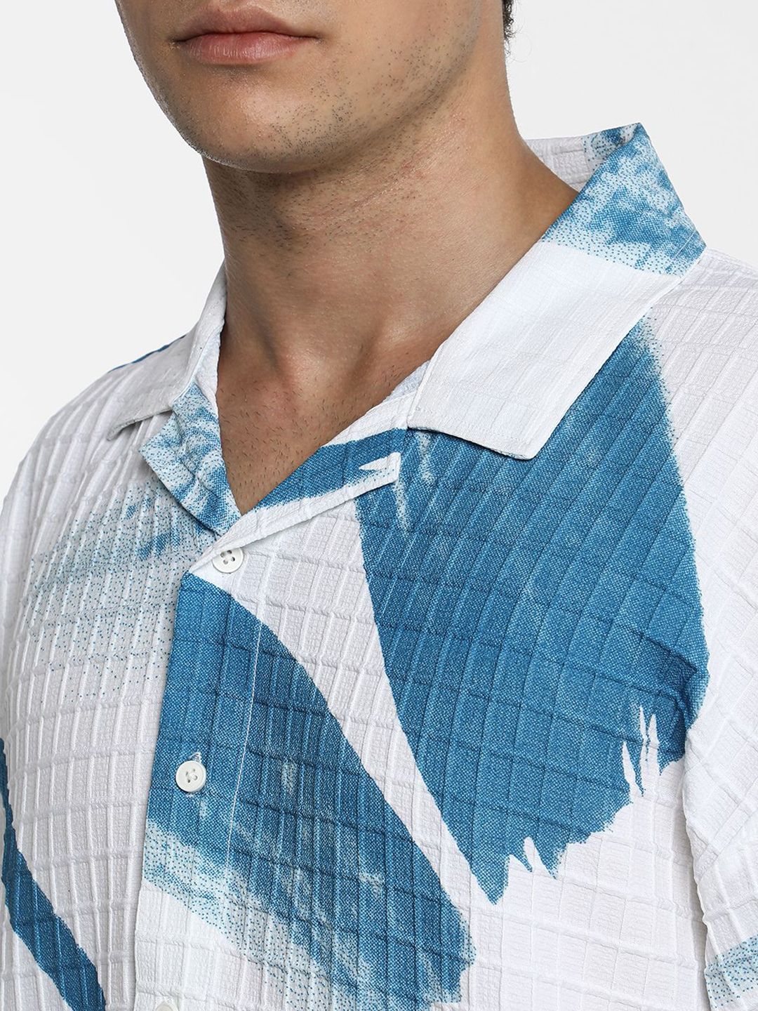Campus Sutra Men Comfort Cuban Collar Graphic Printed  Oversized Casual Shirt