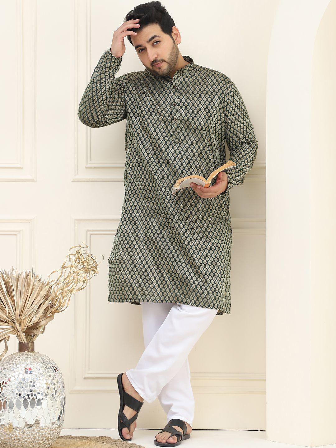 SOJANYA PLUS Woven Design Regular Straight Kurta with Pyjamas