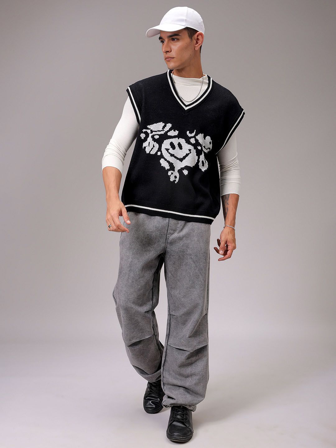 The Indian Garage Co Men Printed V-Neck Pullover Sweater