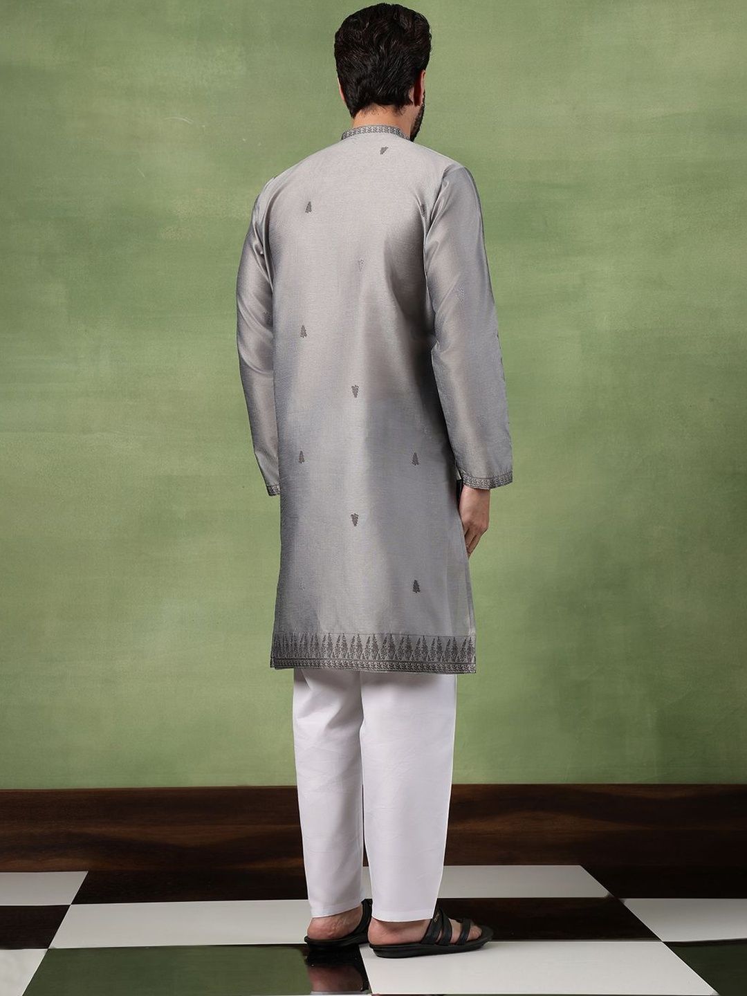 SOJANYA Men Floral Embroidered Thread Work Kurta