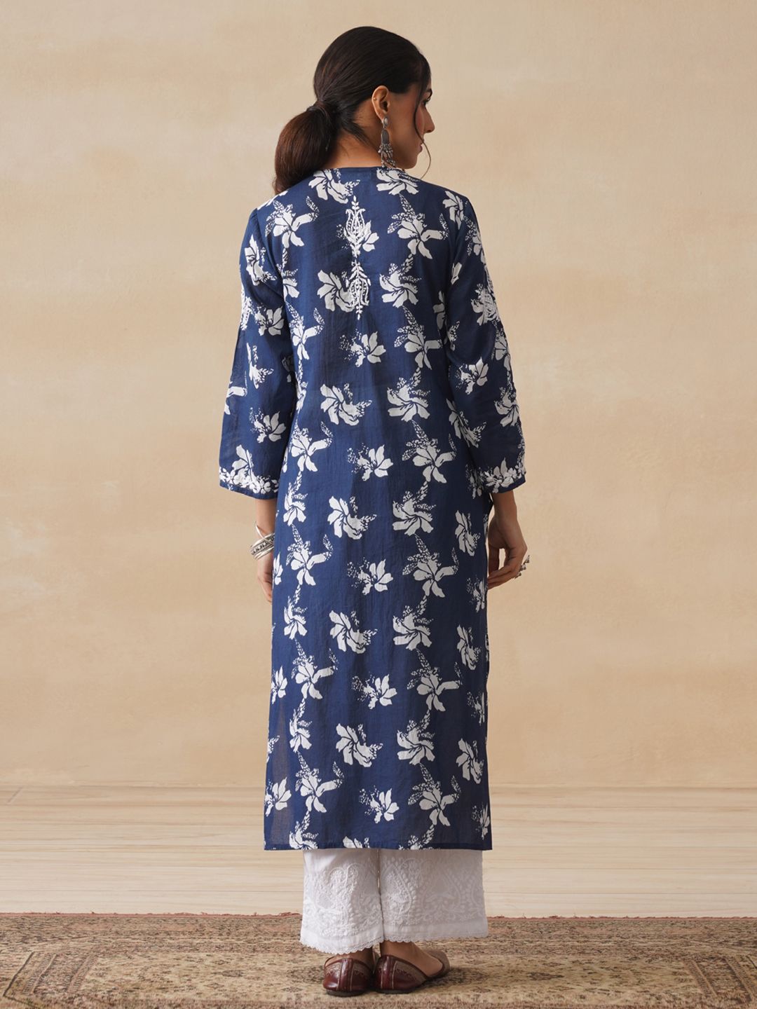 House of Chikankari Women Navy Blue Mulmul Chikankari Embroidered Kurta